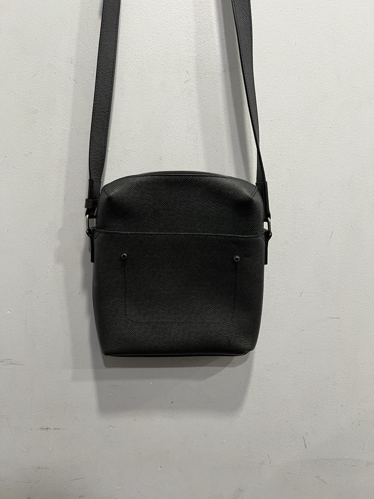 Louis Vuitton Grigori Grey Taiga Pochette Messenger Bag