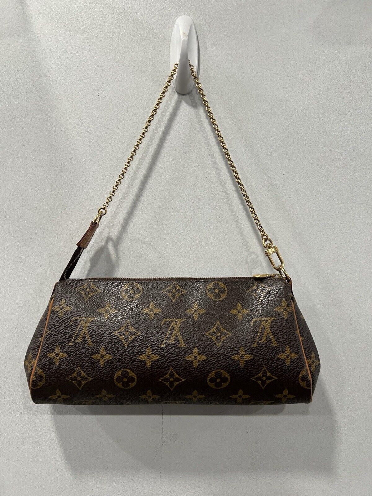 Louis Vuitton Monogram Eva Clutch Bag W/Certificate (Current Retail $1850)