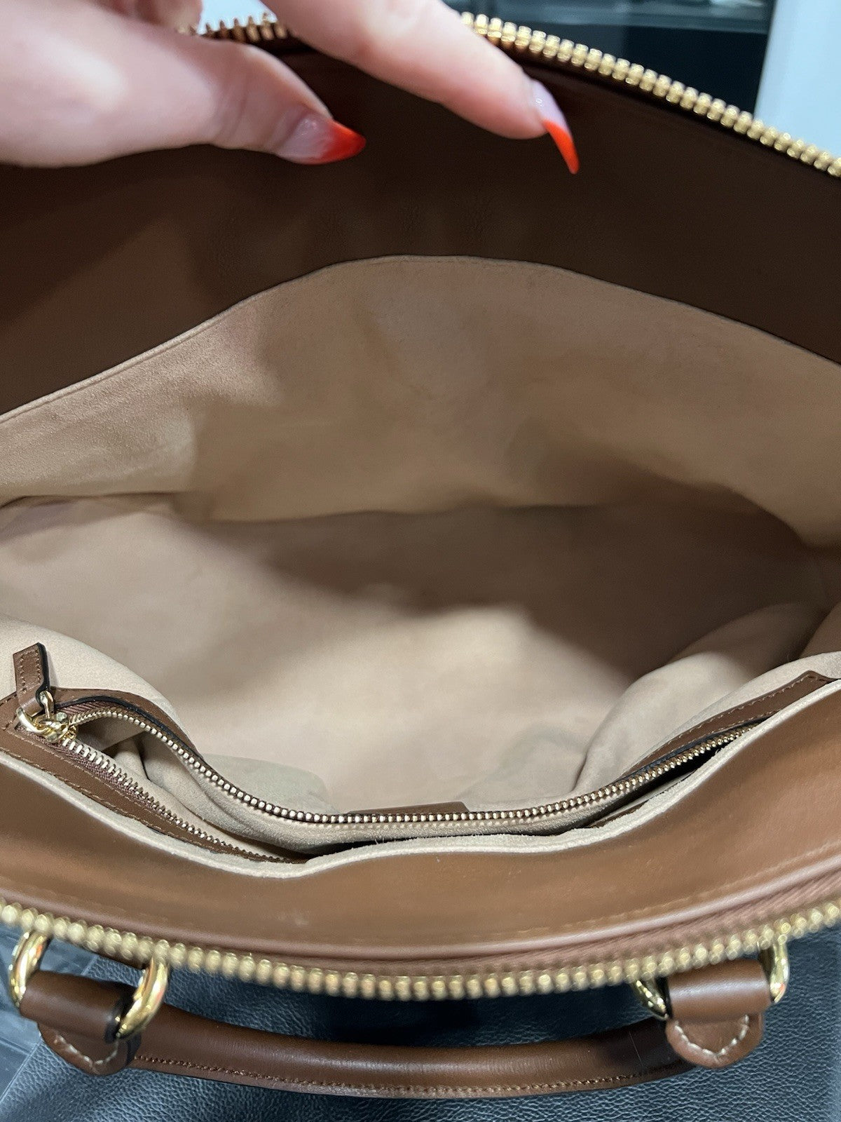 Gucci GG Supreme Large Zip Tote Crossbody With Authenticity