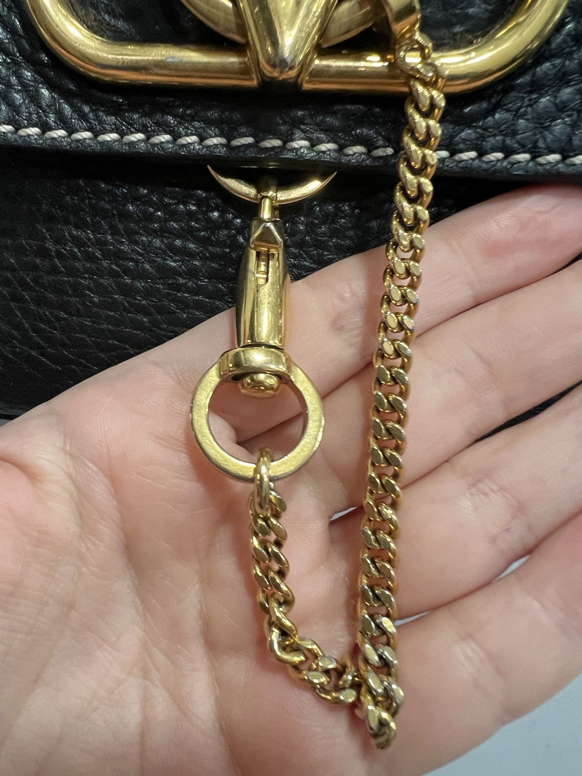 Valentino Black Rockstud V Ring Messeger Bag Duster & Authenticity