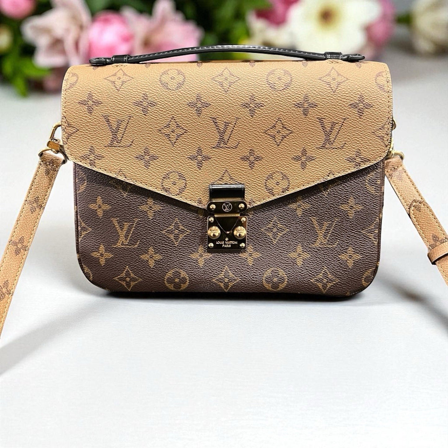 Louis Vuitton Pochette Métis Monogram Reverse