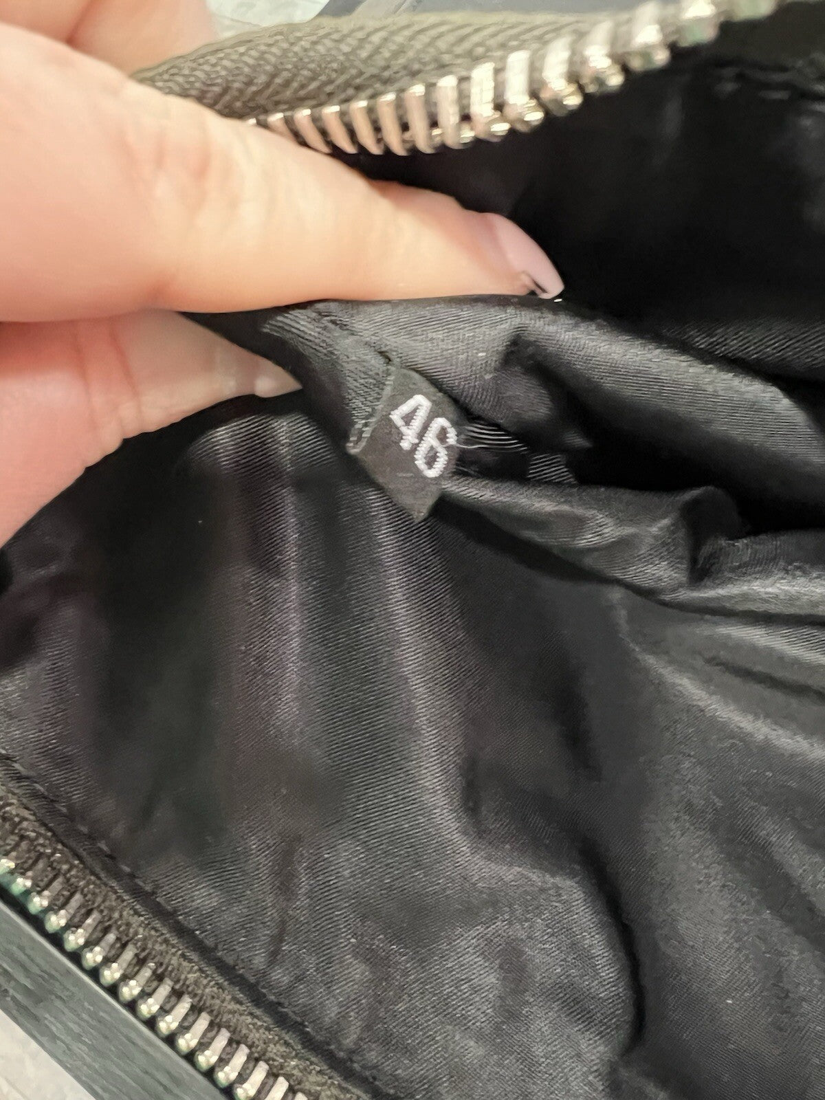 Dolce & Gabbana Tape Logo Army Green Nylon Belt Bag Duster & Authenticity