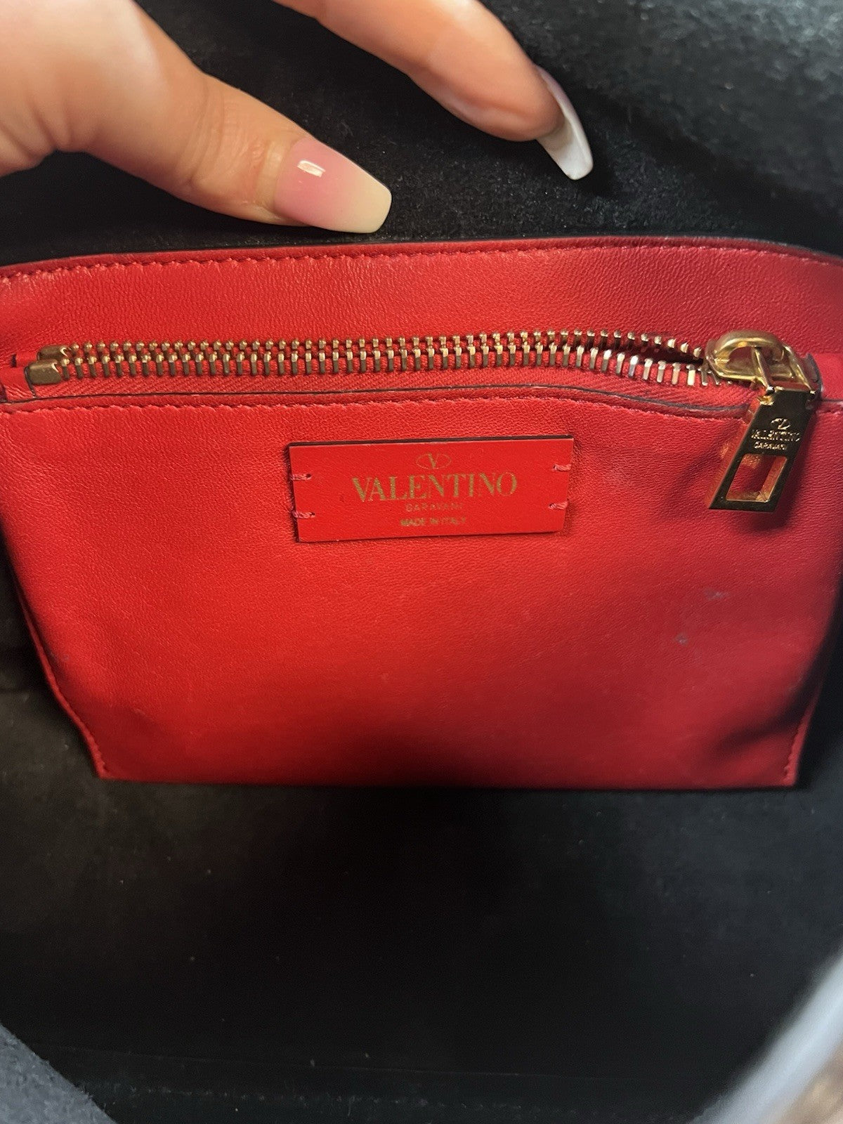 Valentino Black Rockstud V Ring Messeger Bag Duster & Authenticity