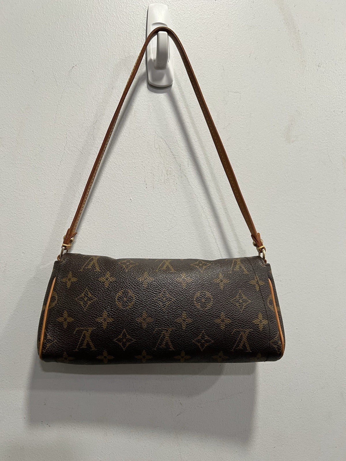 Louis Vuitton Monogram Beverly Pochette With Certificate of Authenticity