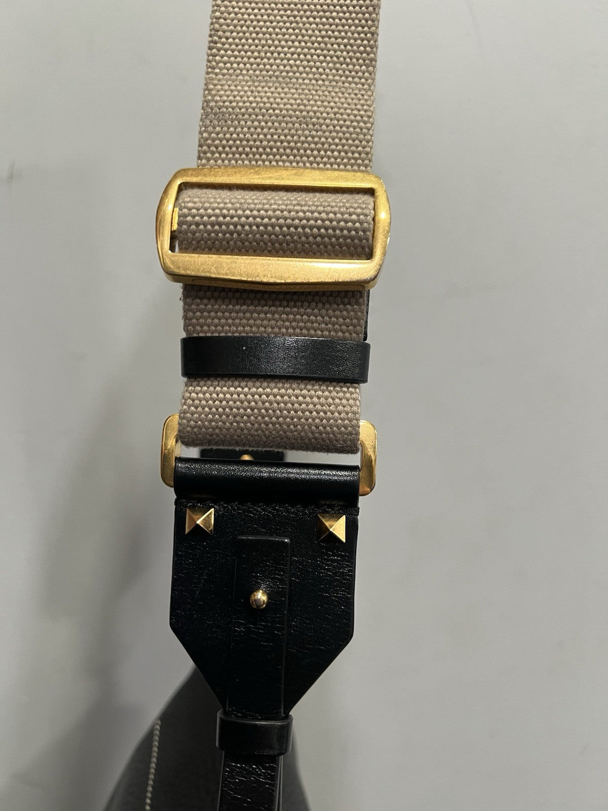 Valentino Black Rockstud V Ring Messeger Bag Duster & Authenticity