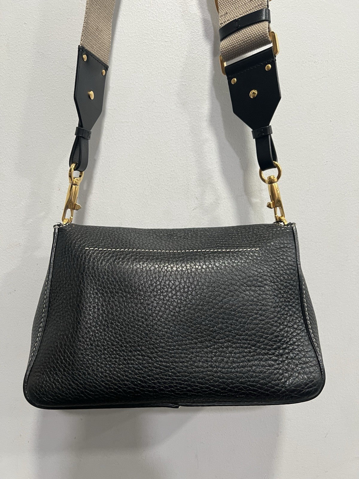 Valentino Black Rockstud V Ring Messeger Bag Duster & Authenticity