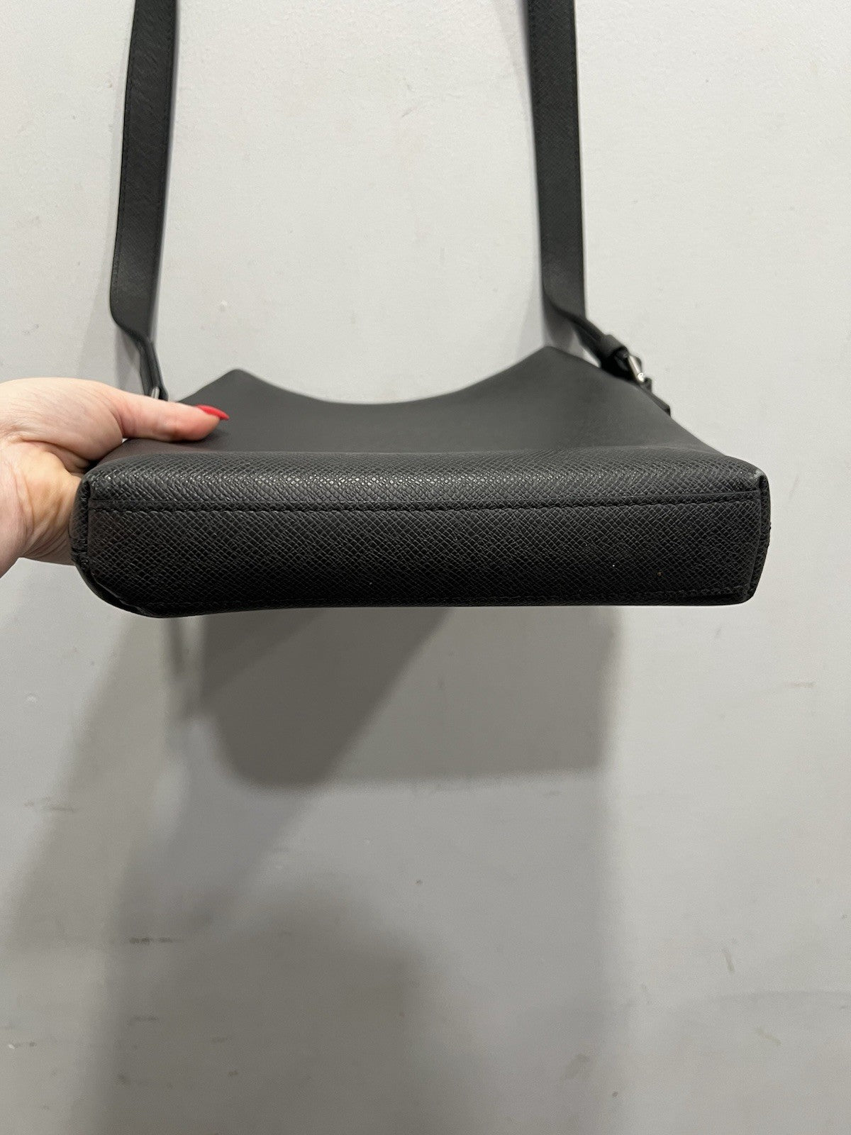Louis Vuitton Grigori Grey Taiga Pochette Messenger Bag
