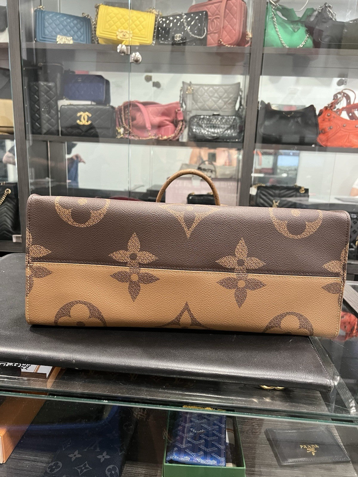 Louis Vuitton MM Onthego Reverse Monogram Tote Retail $3300
