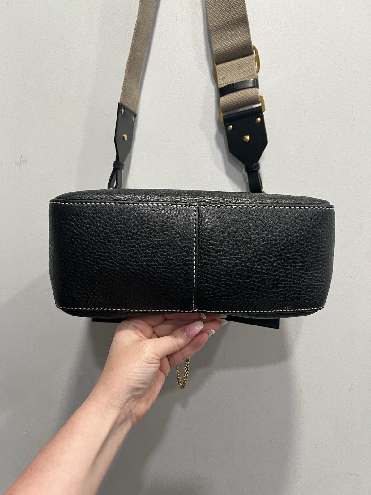 Valentino Black Rockstud V Ring Messeger Bag Duster & Authenticity