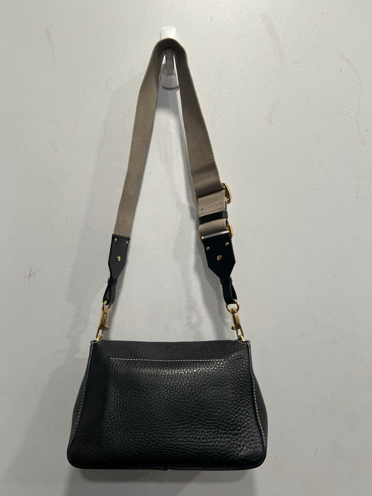 Valentino Black Rockstud V Ring Messeger Bag Duster & Authenticity