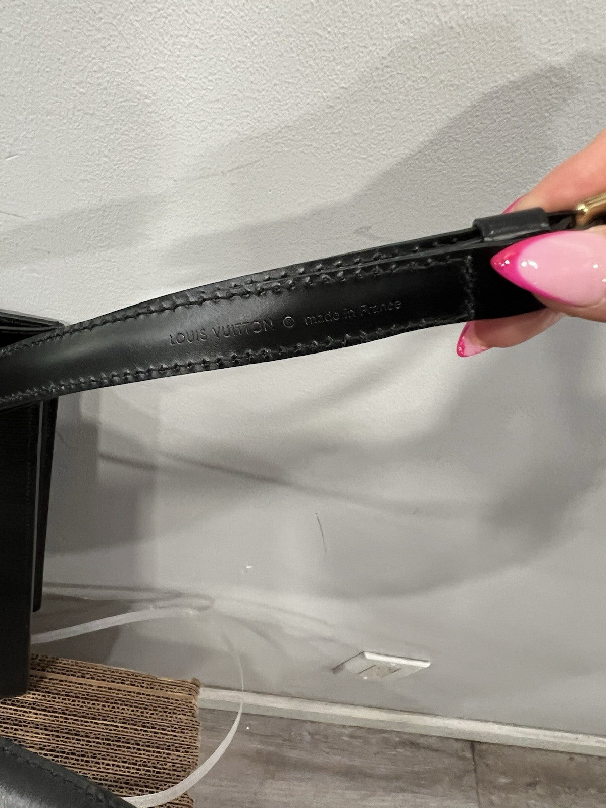 Louis Vuitton Black Epileather GM Sac Plat With Crossbody & Authenticity