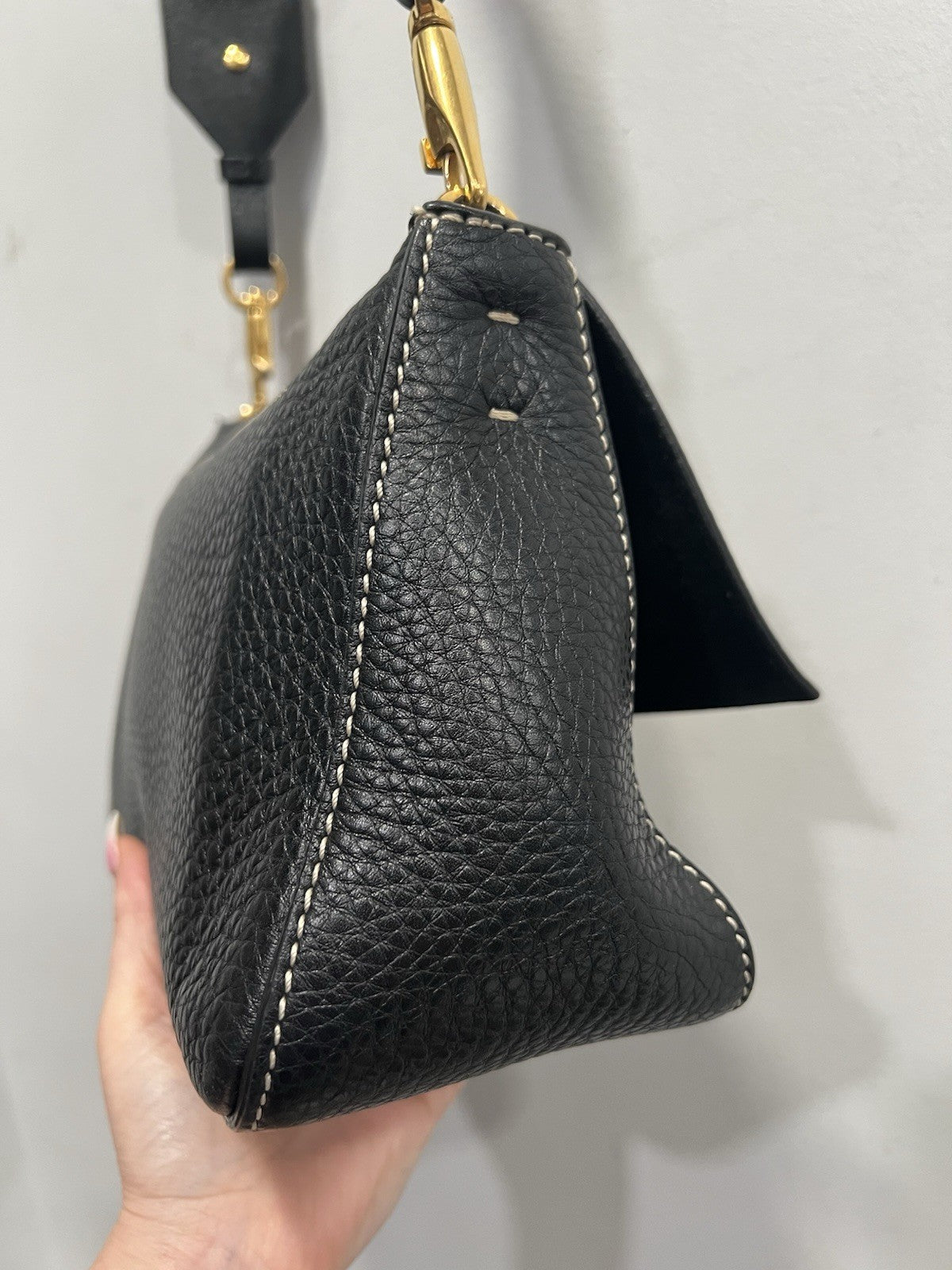 Valentino Black Rockstud V Ring Messeger Bag Duster & Authenticity