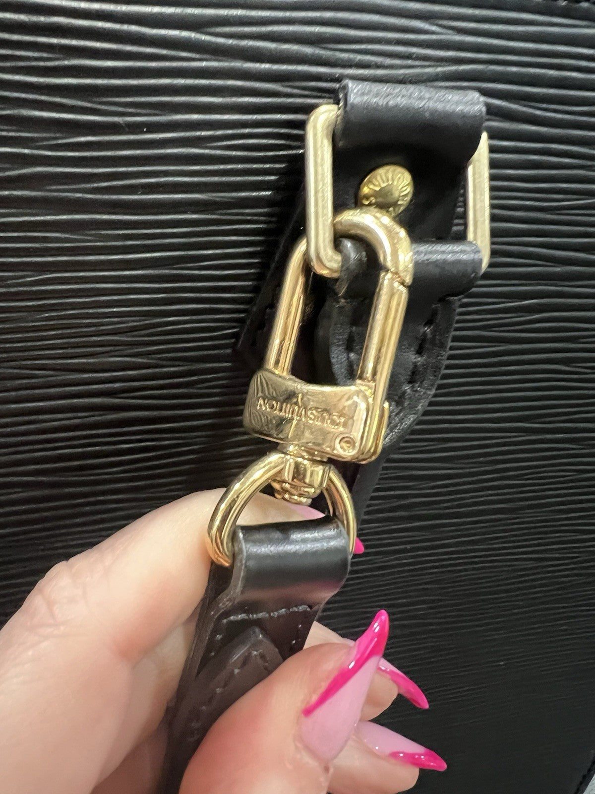 Louis Vuitton Black Epileather GM Sac Plat With Crossbody & Authenticity