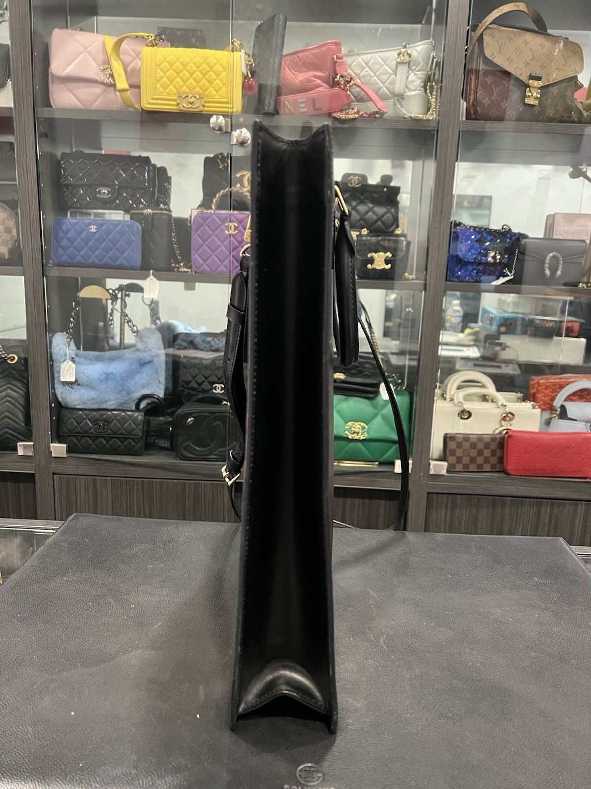 Louis Vuitton Black Epileather GM Sac Plat With Crossbody & Authenticity