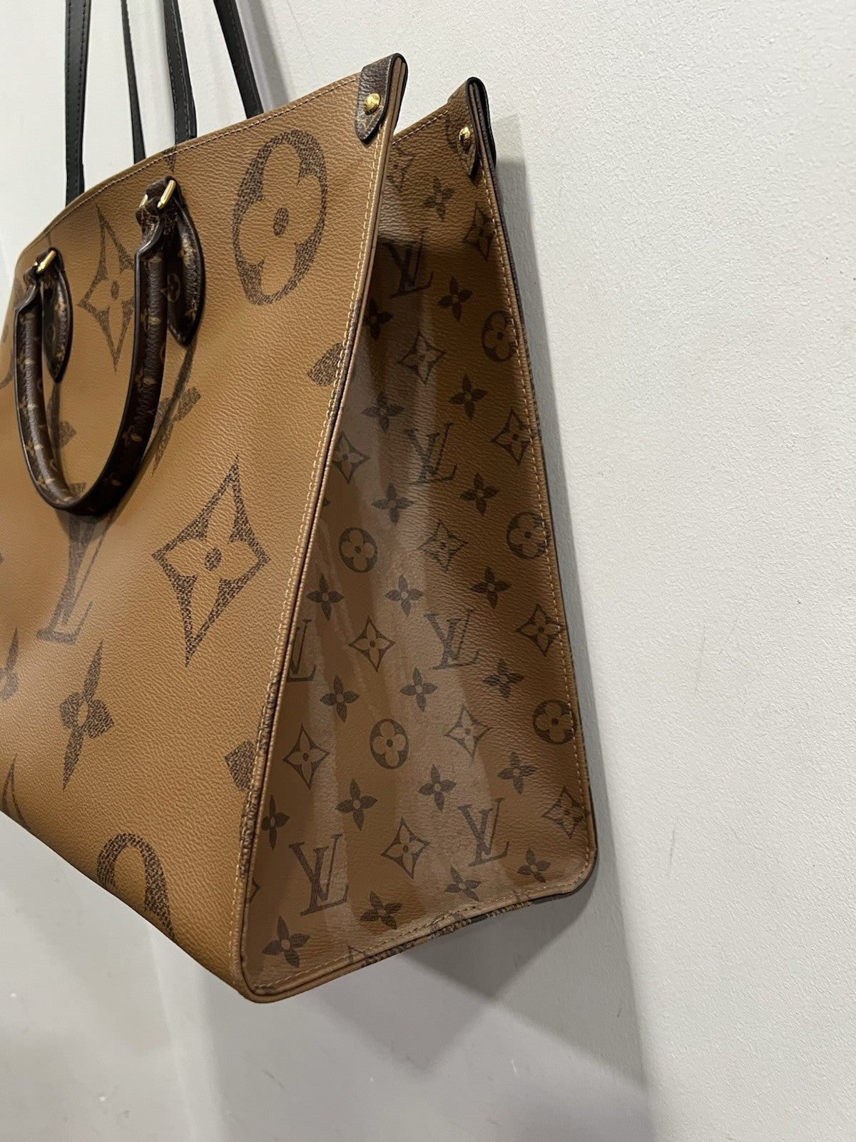 Louis Vuitton Onthego MM Monogram Reverse W/Authenticity Retail $3400