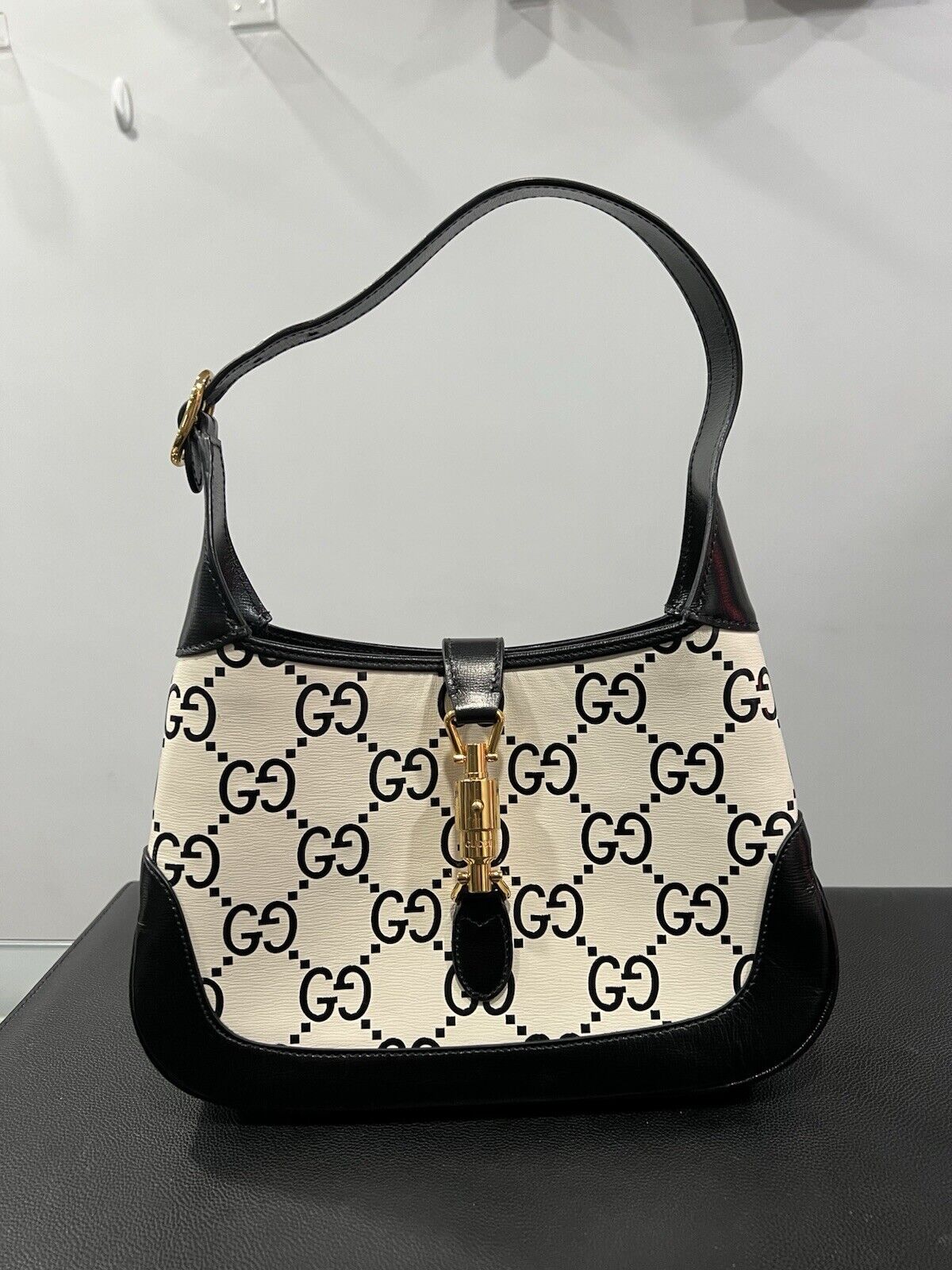 Gucci Jackie 1961 Small White/Black Crossbody Shoulder Bag W/Duster