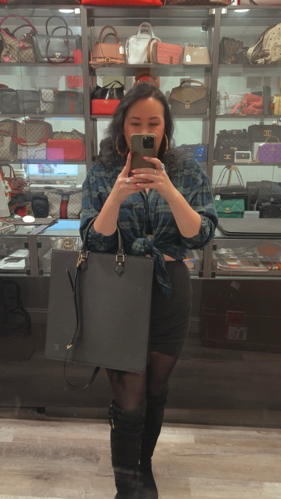 Louis Vuitton Black Epileather GM Sac Plat With Crossbody & Authenticity