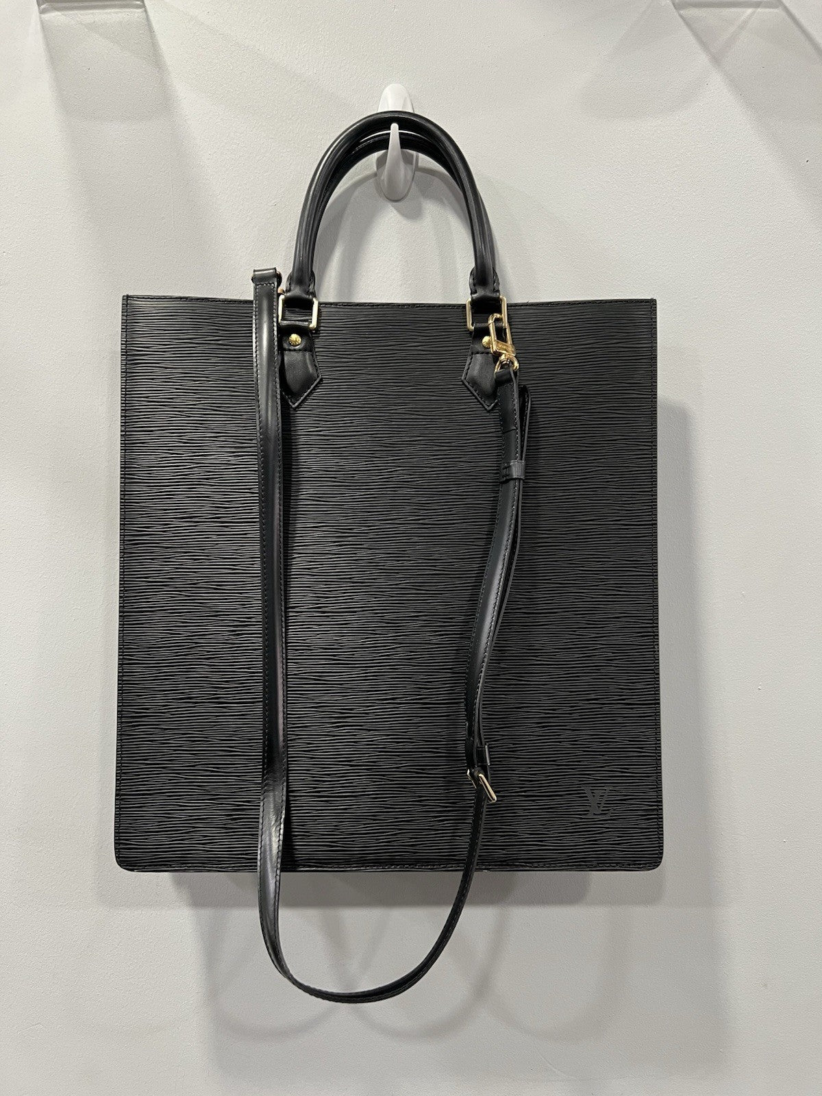 Louis Vuitton Black Epileather GM Sac Plat With Crossbody & Authenticity