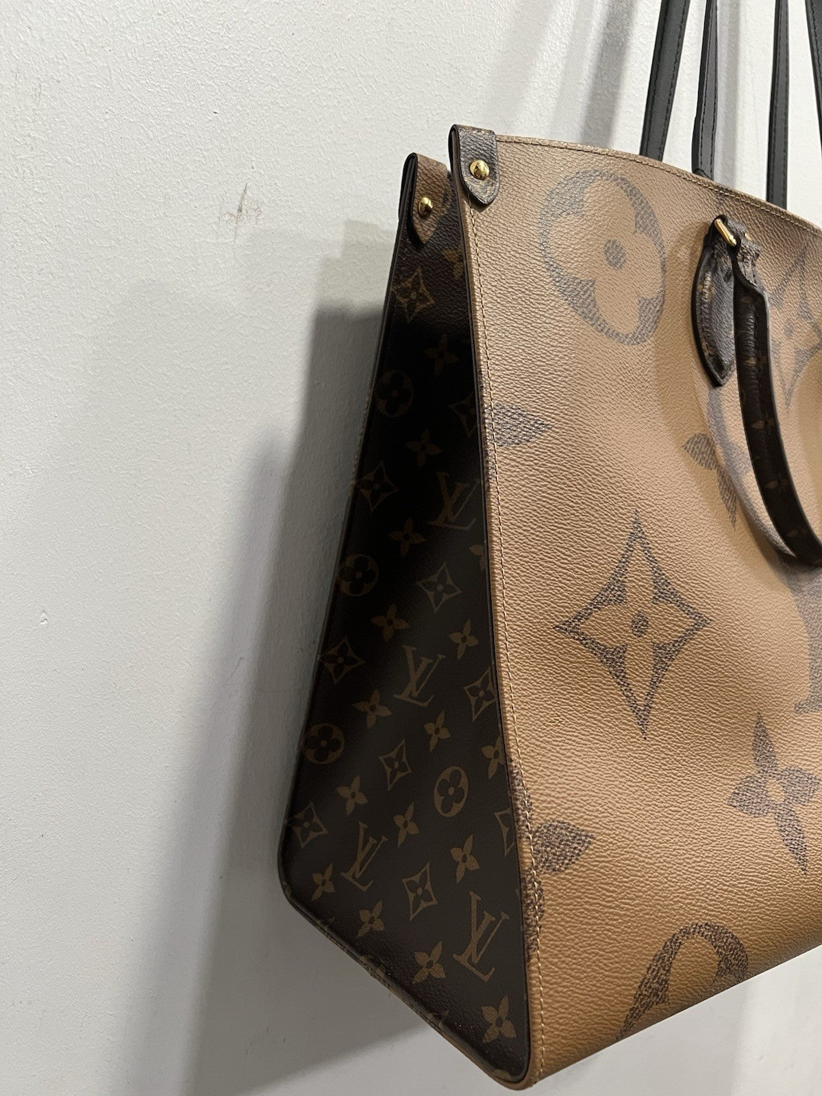 Louis Vuitton Onthego MM Monogram Reverse W/Authenticity Retail $3400