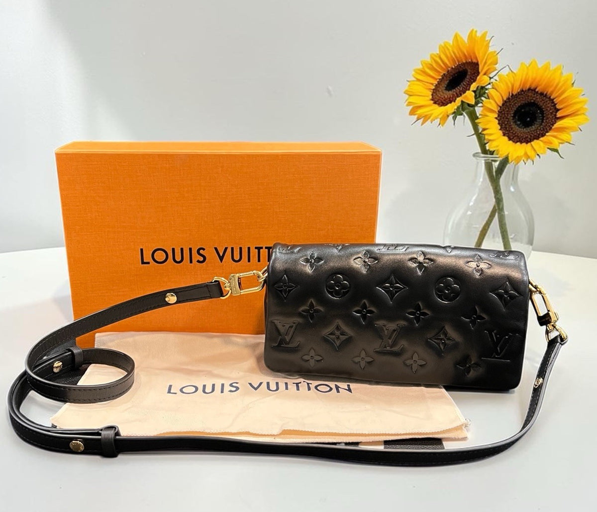 Louis Vuitton Pochette Coussin Noir Box Duster & Authenticity Retail $3150
