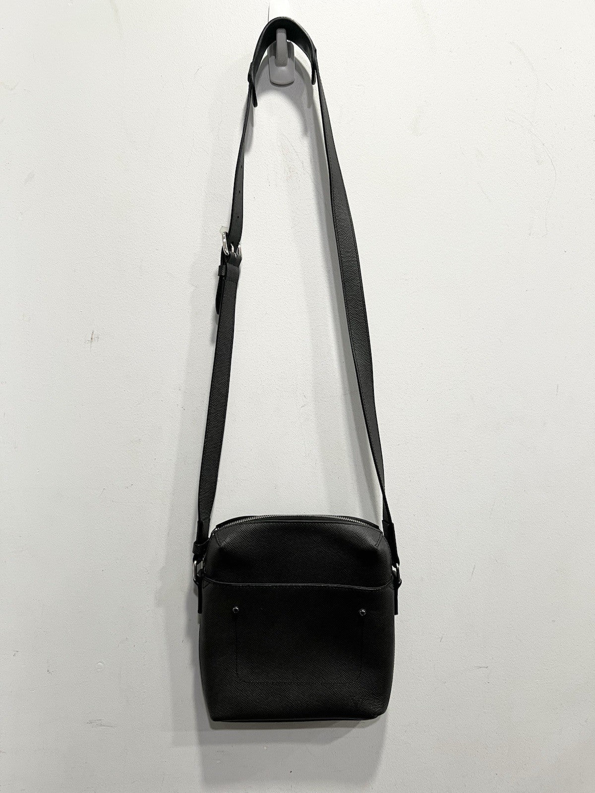Louis Vuitton Grigori Grey Taiga Pochette Messenger Bag