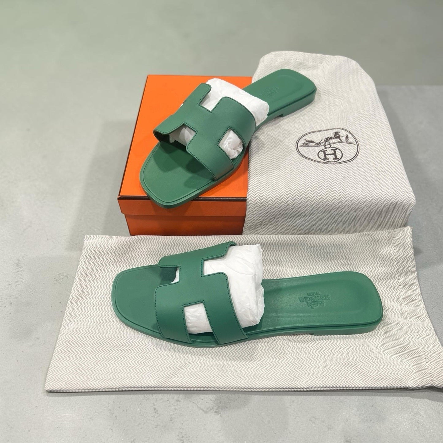 Hermes Green Vert Jungle Oran Sandals Size 41 NIB