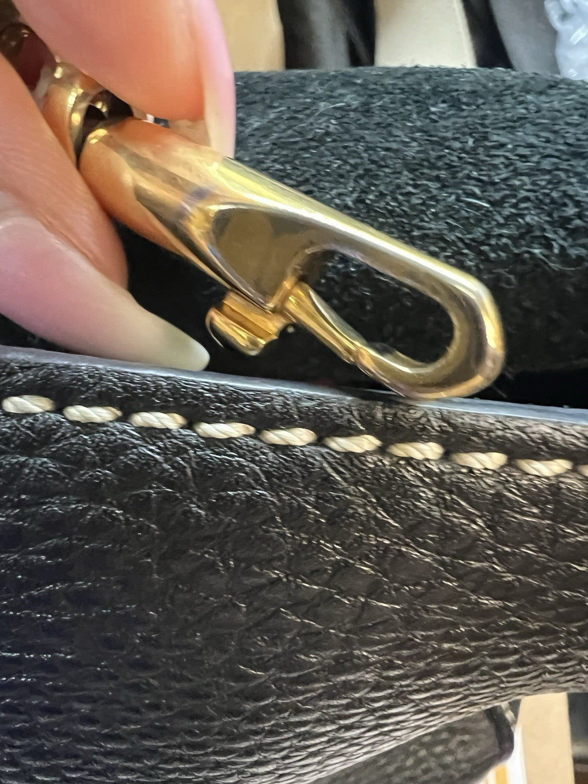 Valentino Black Rockstud V Ring Messeger Bag Duster & Authenticity