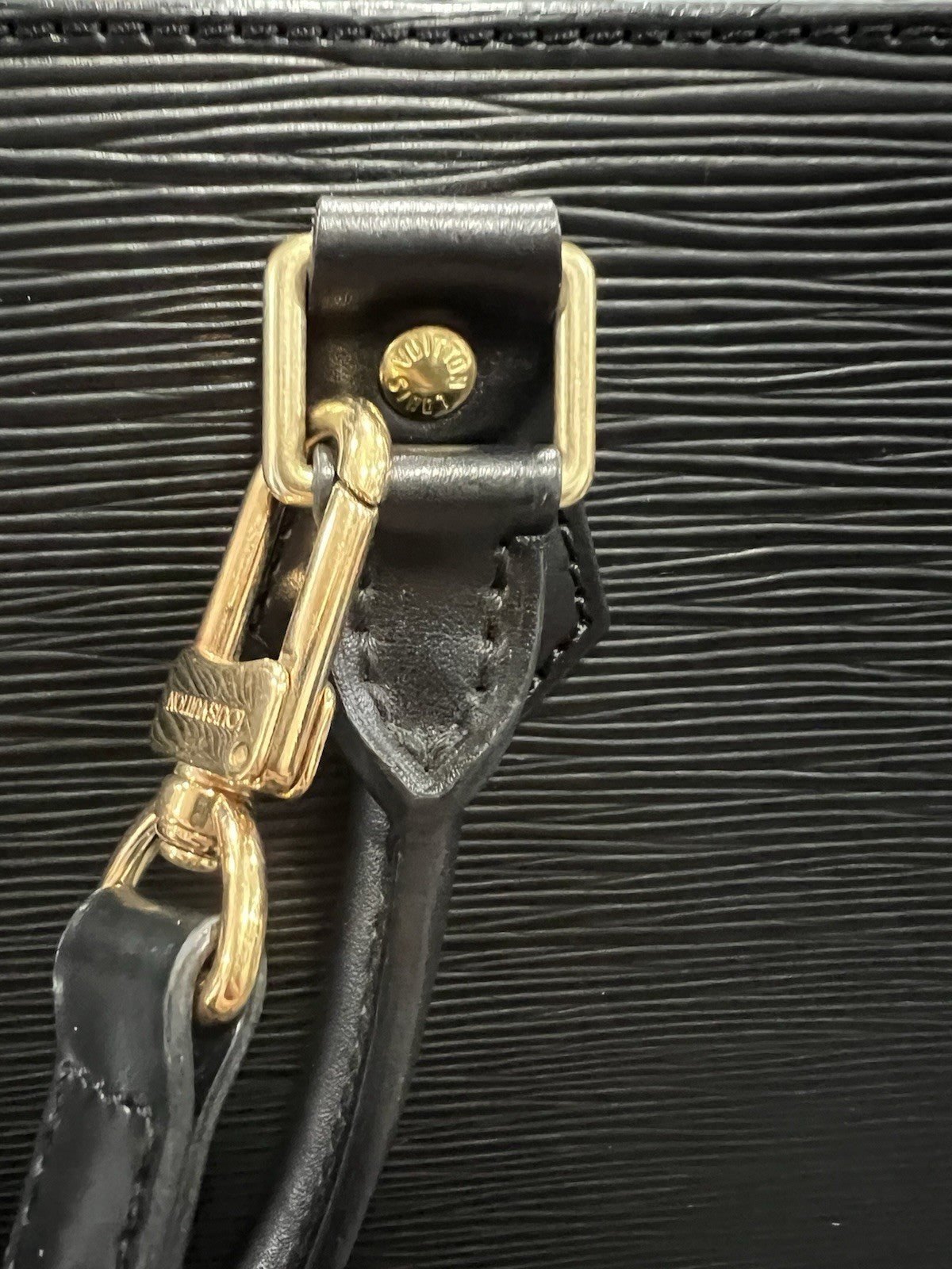 Louis Vuitton Black Epileather GM Sac Plat With Crossbody & Authenticity