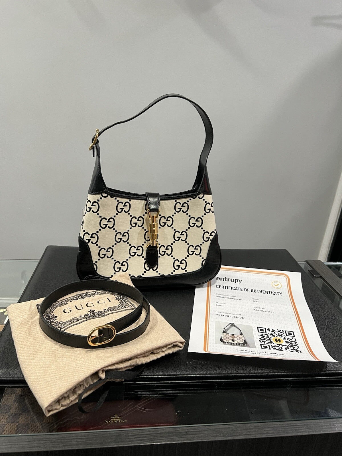 Gucci Jackie 1961 Small White/Black Crossbody Shoulder Bag W/Duster