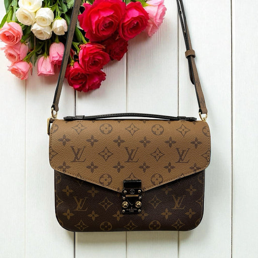 Louis Vuitton Pochette Métis Monogram Reverse