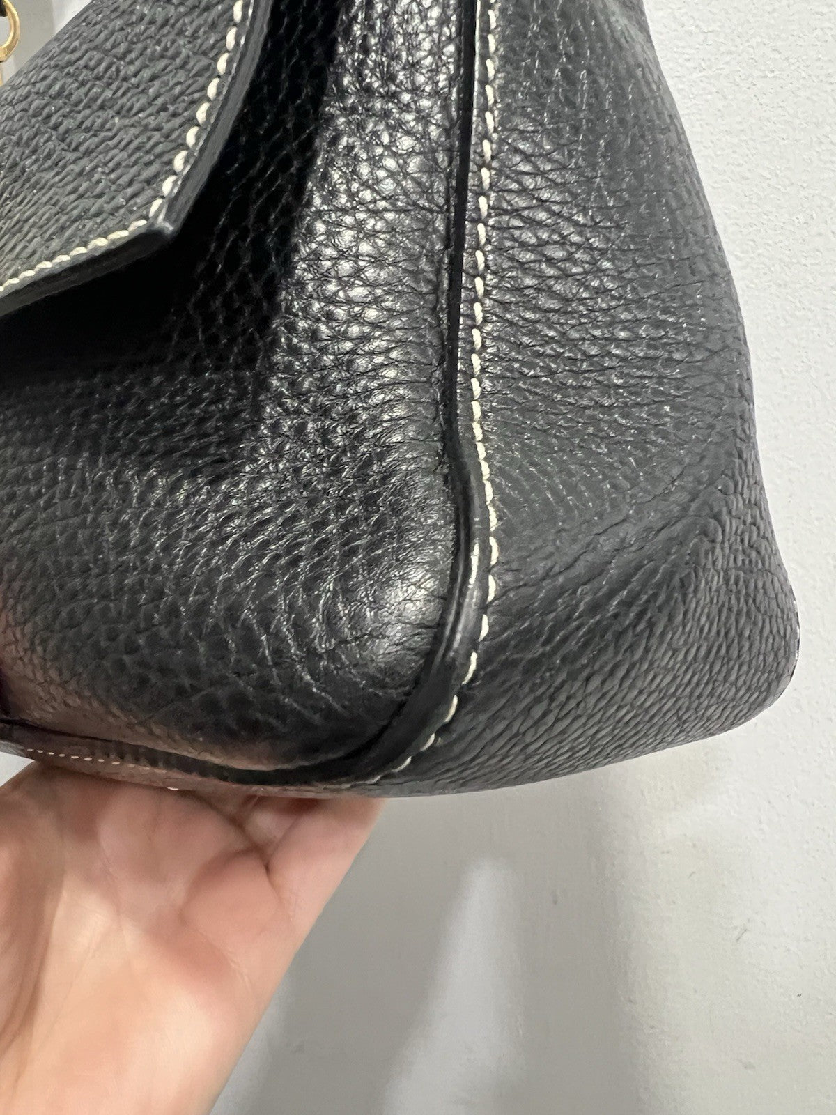 Valentino Black Rockstud V Ring Messeger Bag Duster & Authenticity