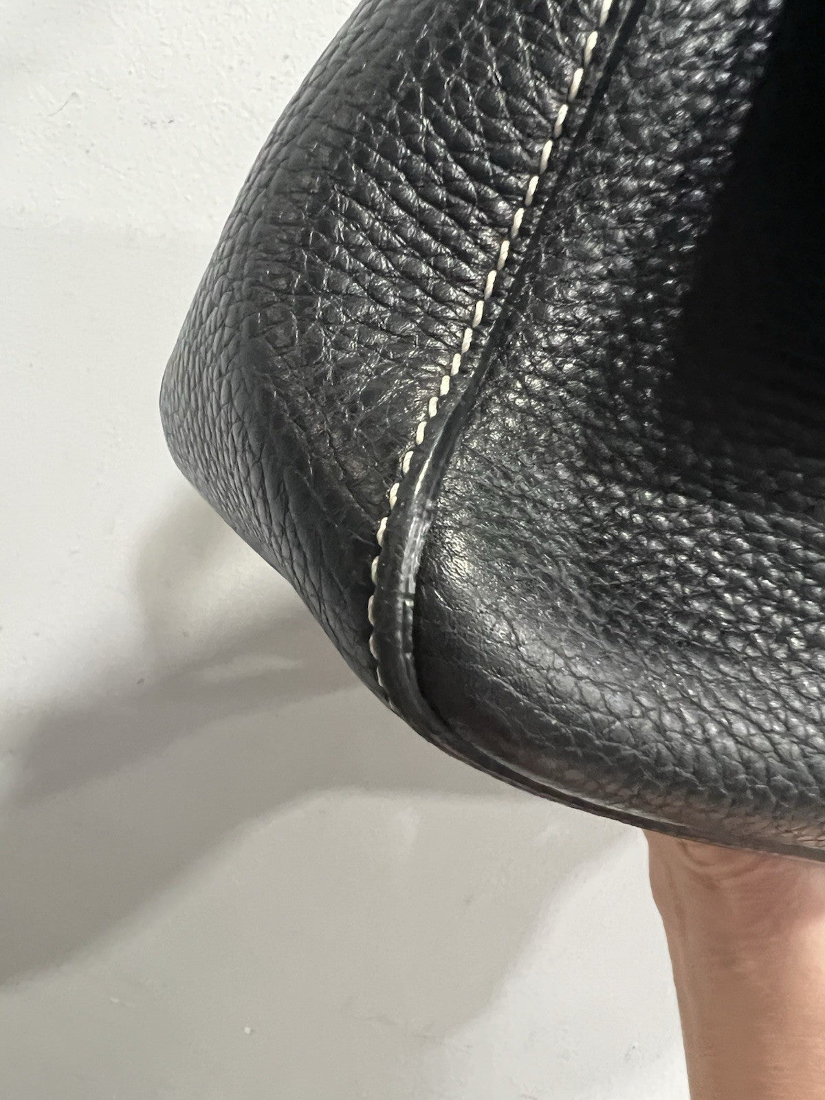 Valentino Black Rockstud V Ring Messeger Bag Duster & Authenticity