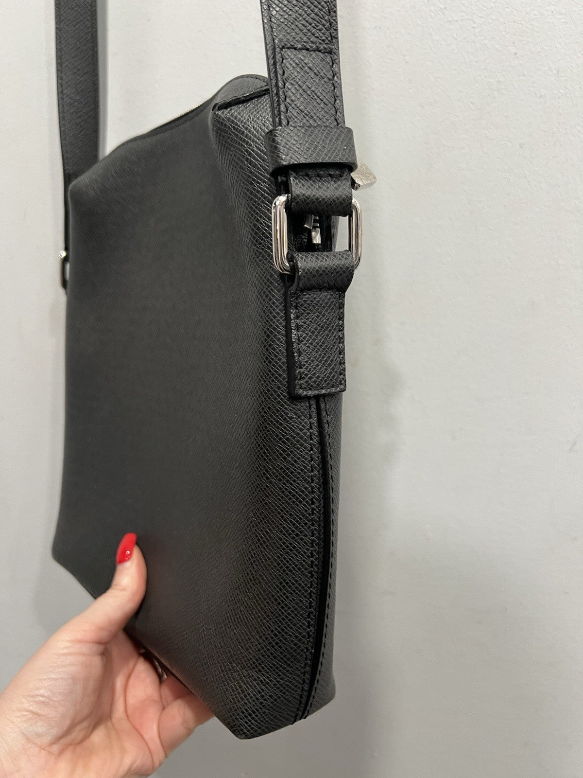Louis Vuitton Grigori Grey Taiga Pochette Messenger Bag