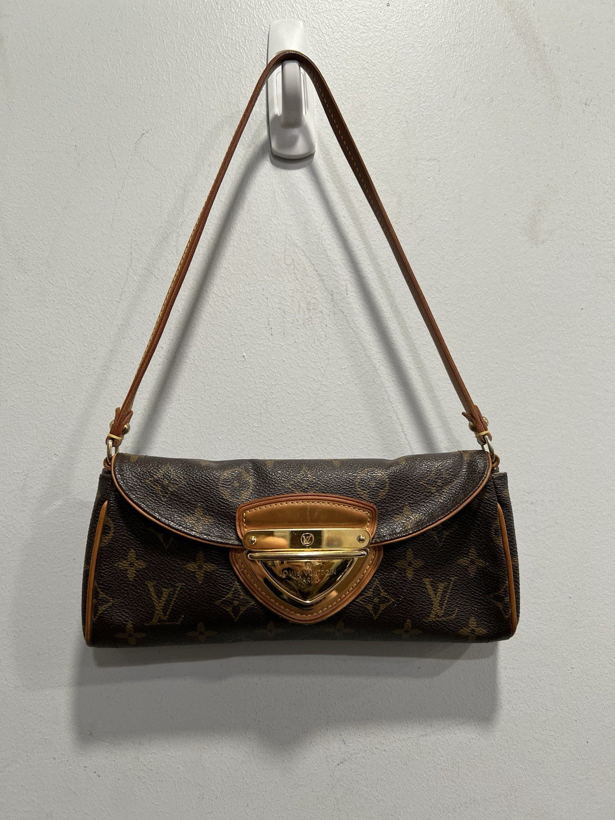Louis Vuitton Monogram Beverly Pochette With Certificate of Authenticity
