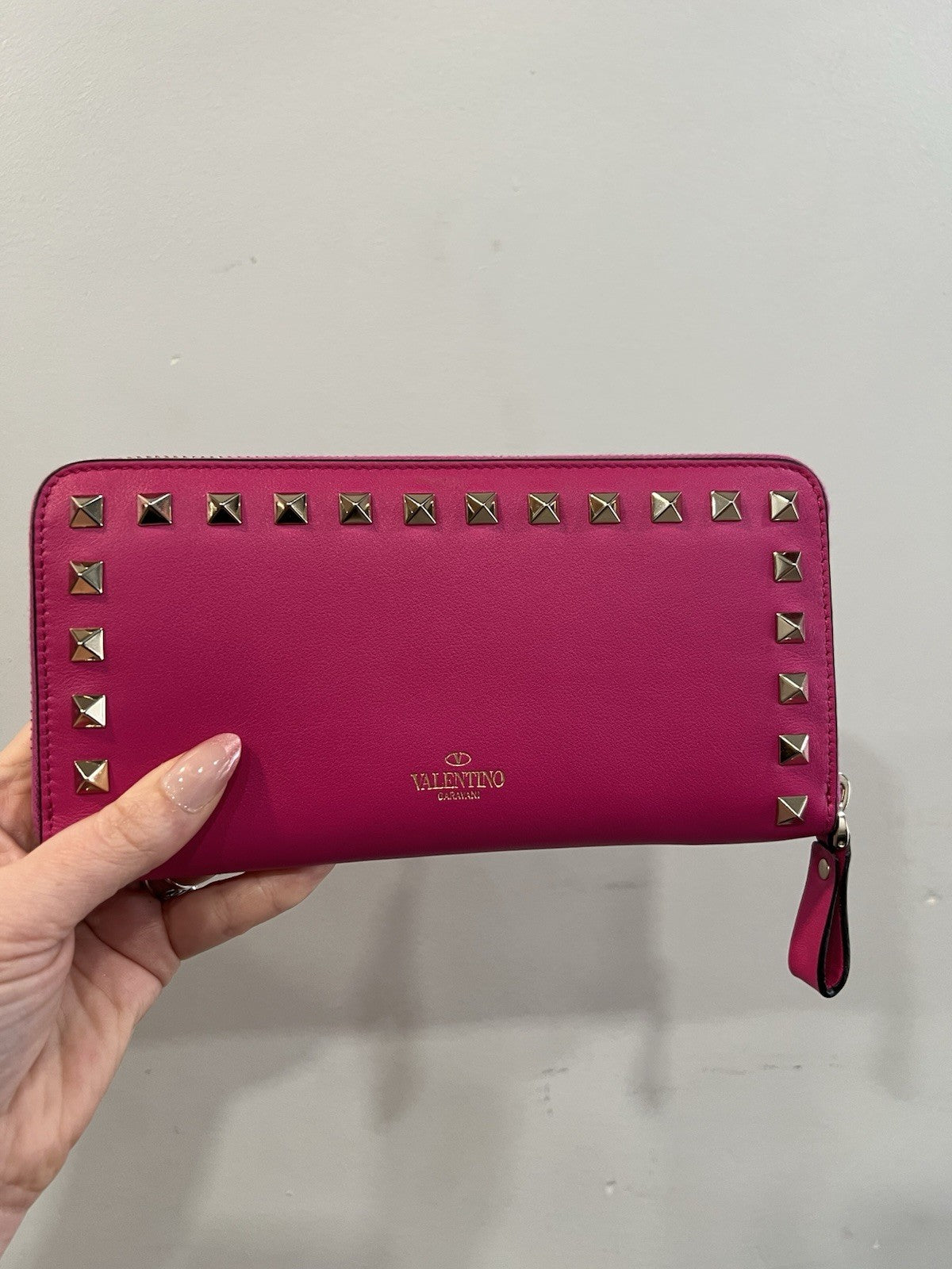 Valentino Rockstud Fuchsia Zip Around Continental Wallet NIB