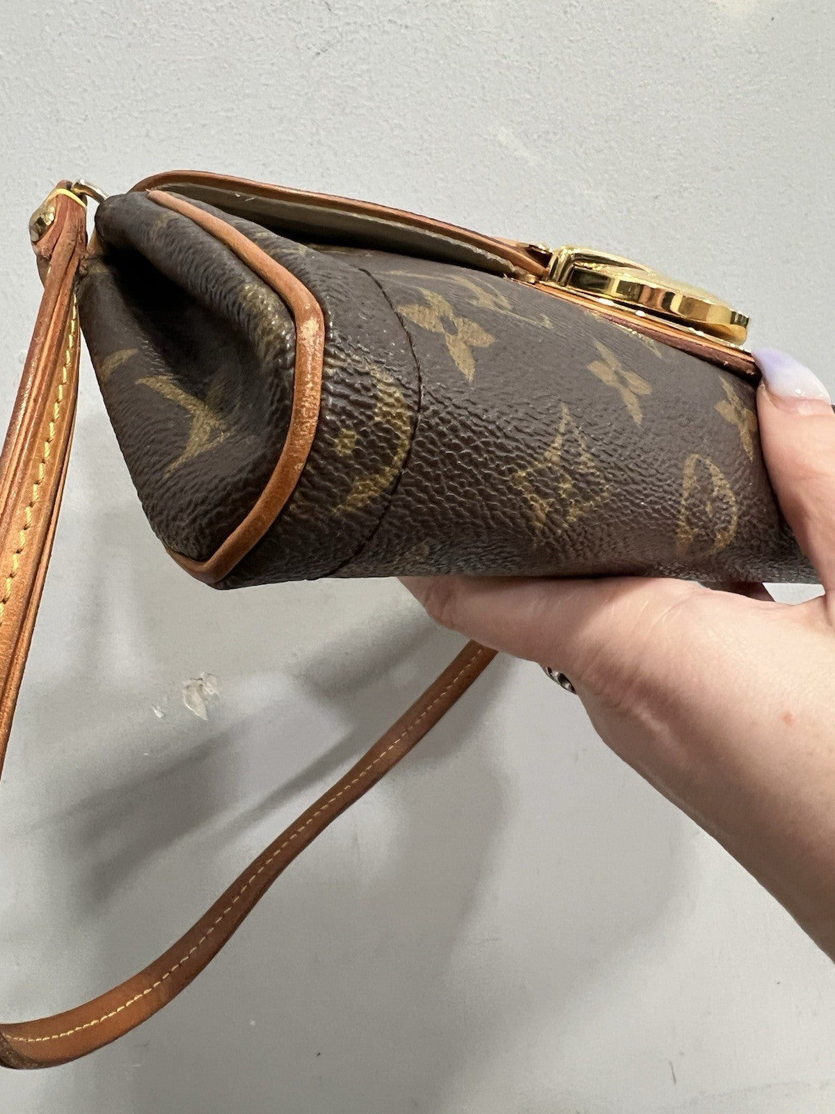 Louis Vuitton Monogram Beverly Pochette With Certificate of Authenticity