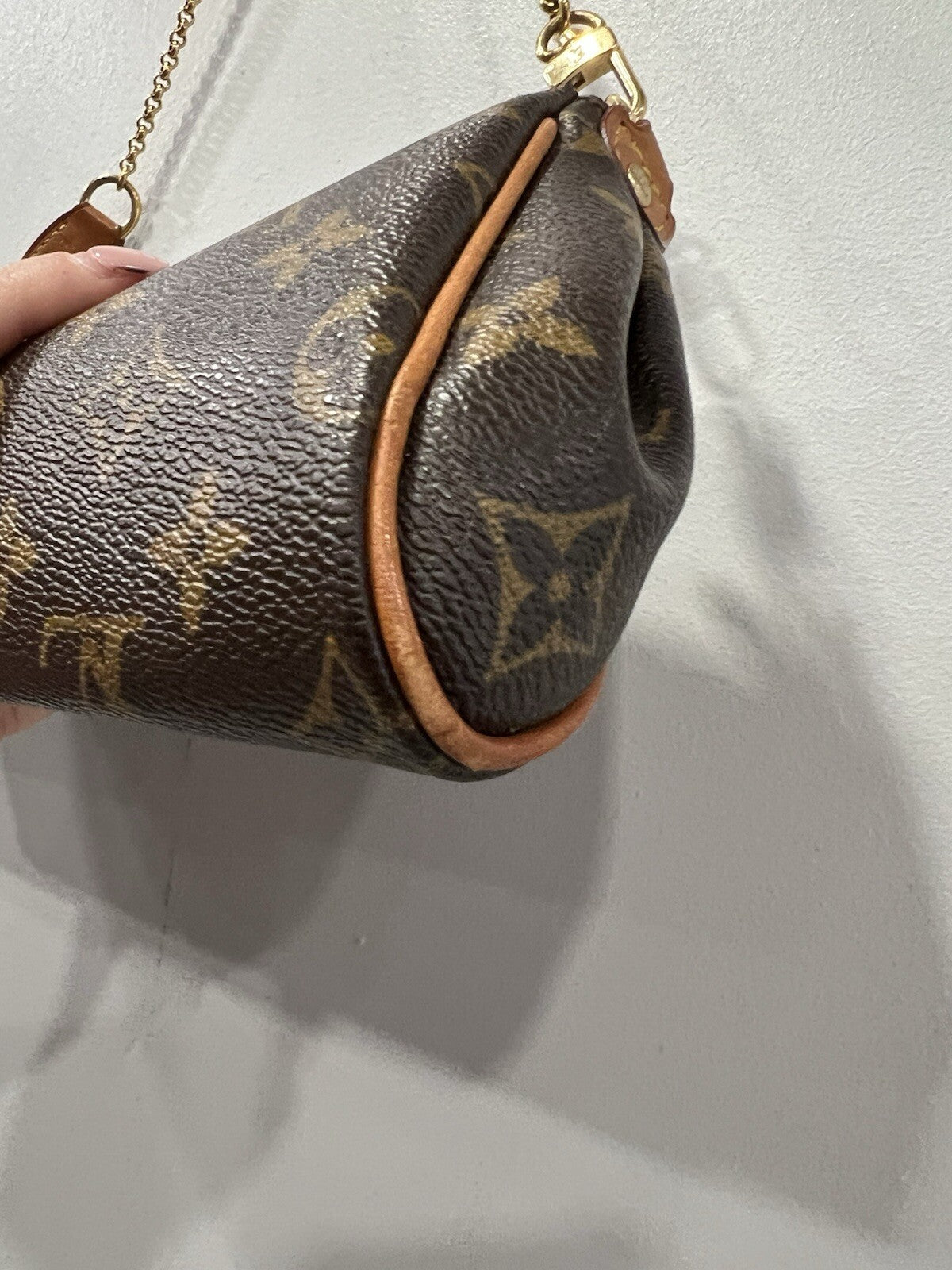 Louis Vuitton Monogram Eva Clutch Bag W/Certificate (Current Retail $1850)