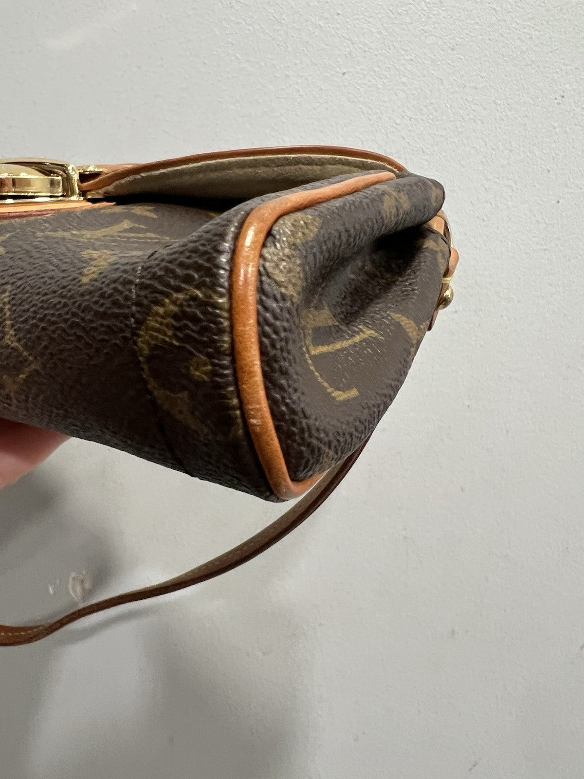 Louis Vuitton Monogram Beverly Pochette With Certificate of Authenticity