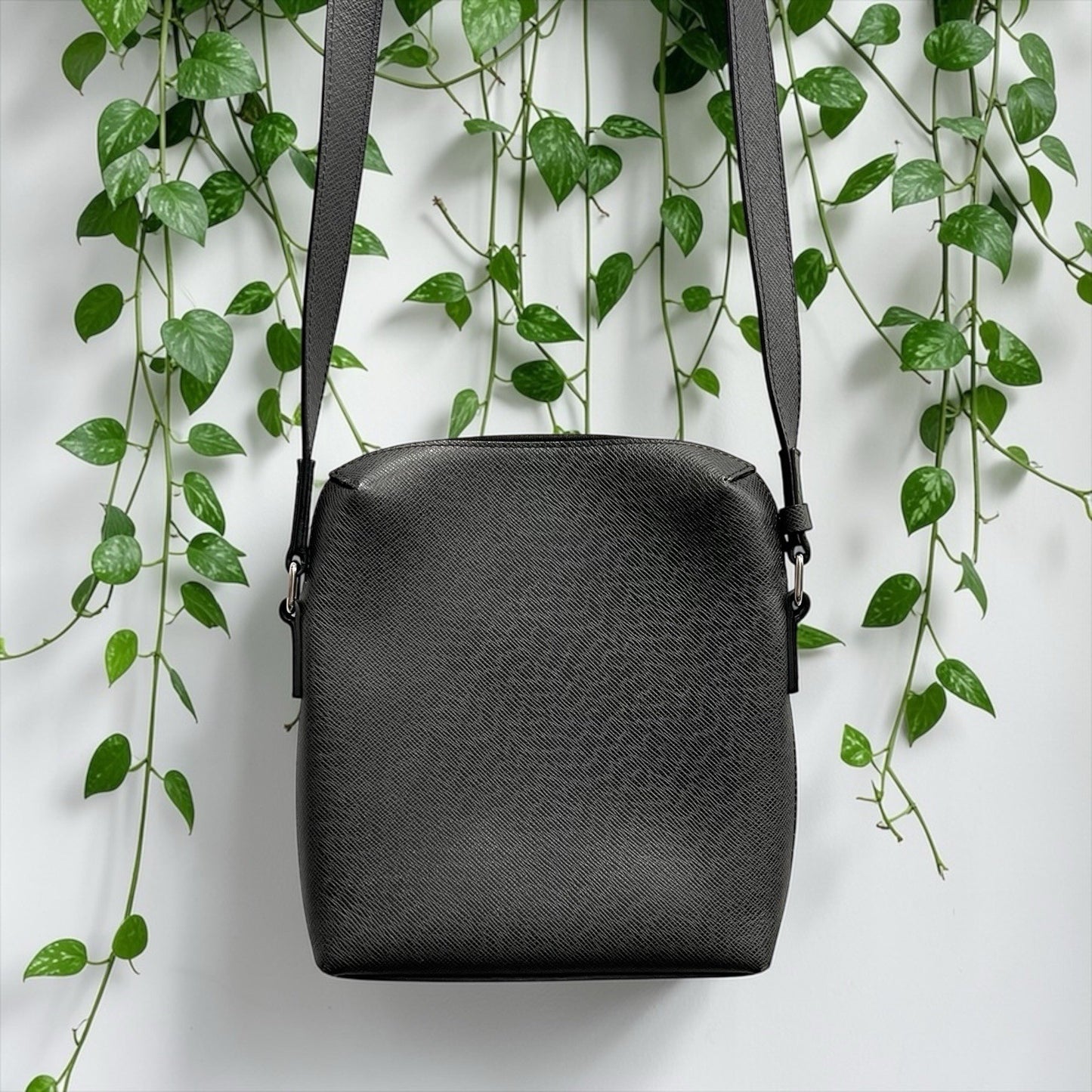 Louis Vuitton Grigori Grey Taiga Pochette Messenger Bag