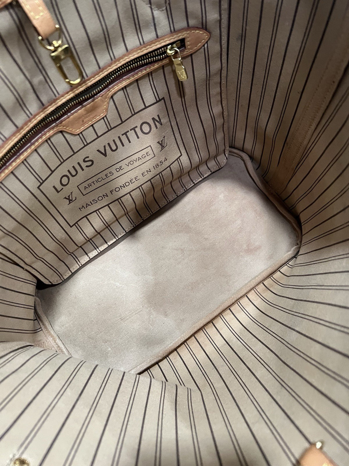 Louis Vuitton Monogram MM Neverfull With Certificate of Authenticity MSRP $2170