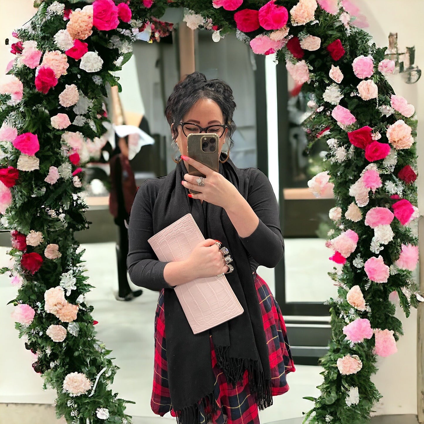 Alexander McQueen Pale Pink Crock Embossed Flat Knuckle Clutch