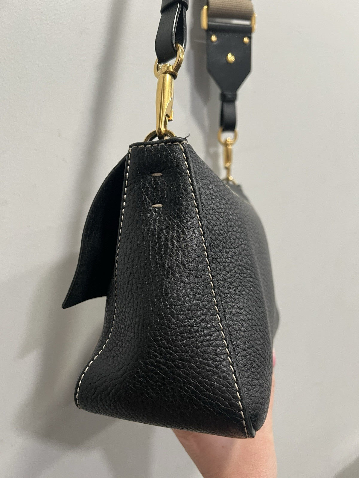 Valentino Black Rockstud V Ring Messeger Bag Duster & Authenticity