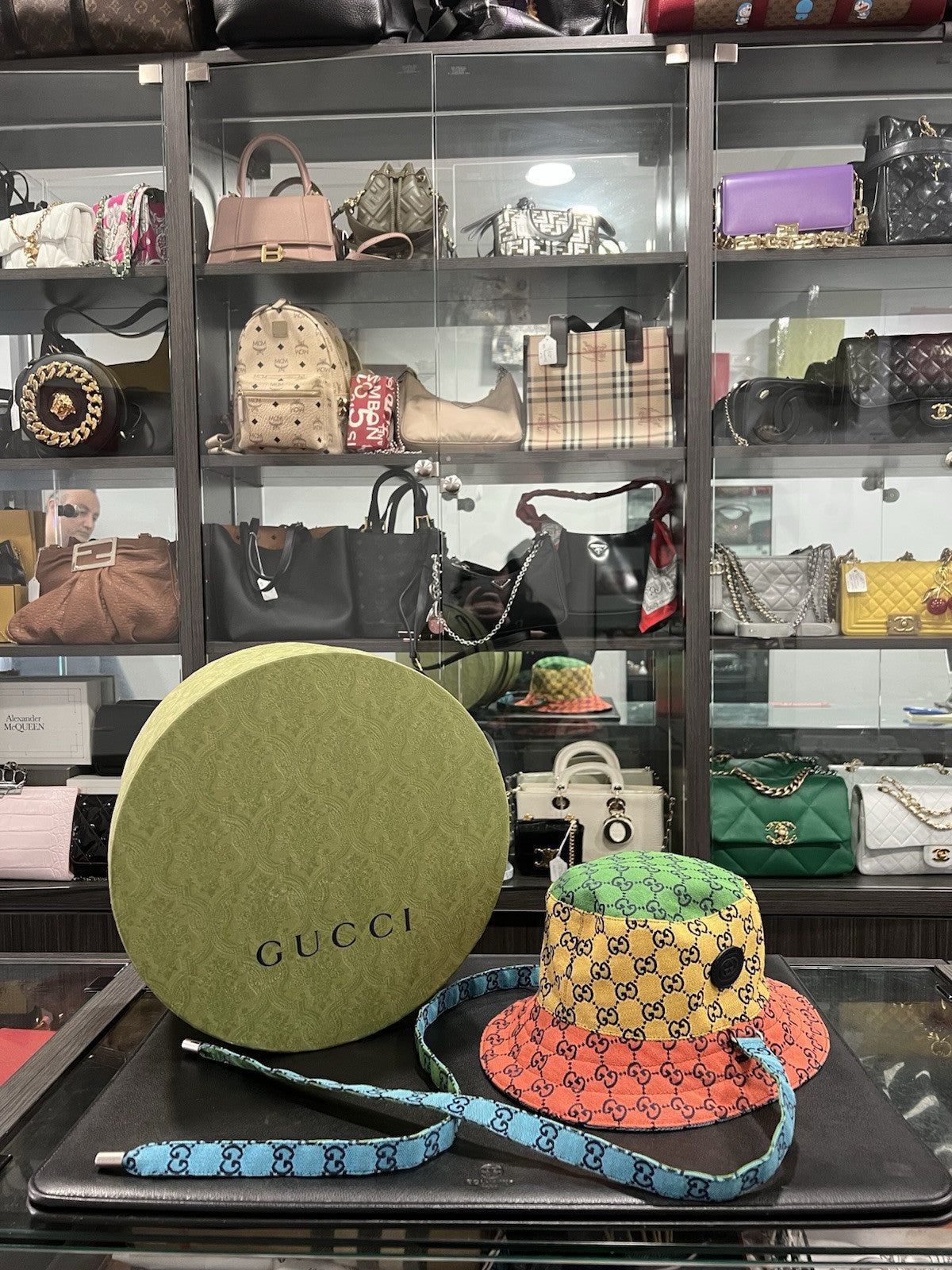 Gucci Reversible Multicolor Bucket Hat Size M WIth Box Retail $650