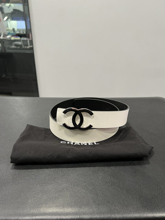 Chanel Reversible Ivory/Black Silver Large Logo Buckle Belt Size 75/28"